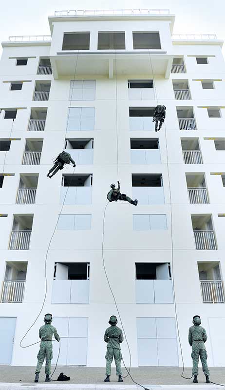 Tower Rappelling Militer ONE-STOP TRAINING FOR AIRBORNE TROOPERS
